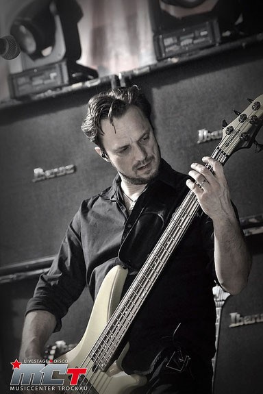Samy Saemann (Bass)